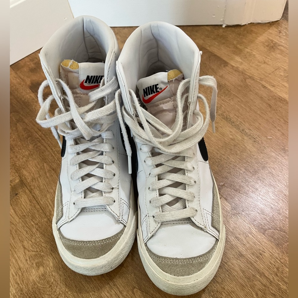 Nike High-Top Sneakers White and Gray